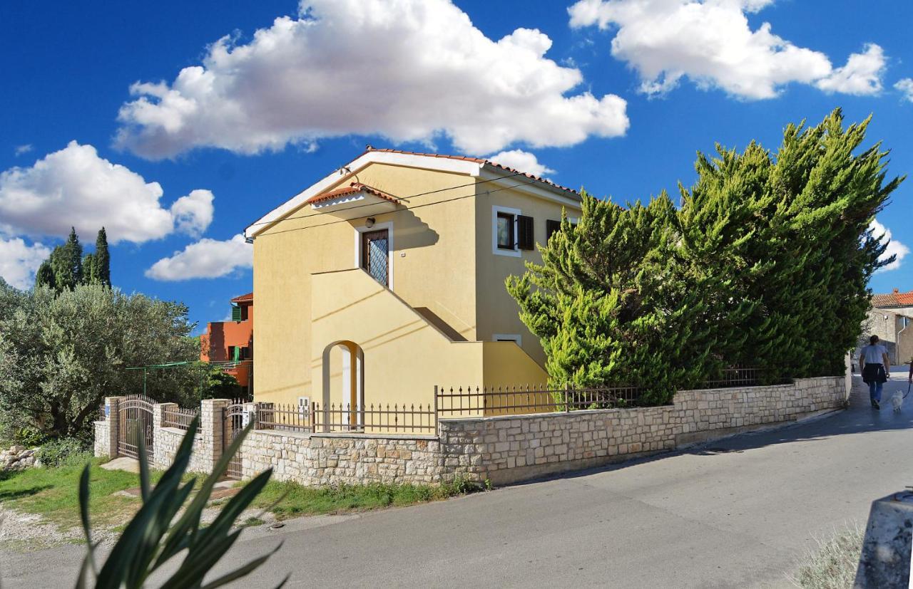 הוילה House Premantura 1096 מראה חיצוני תמונה
